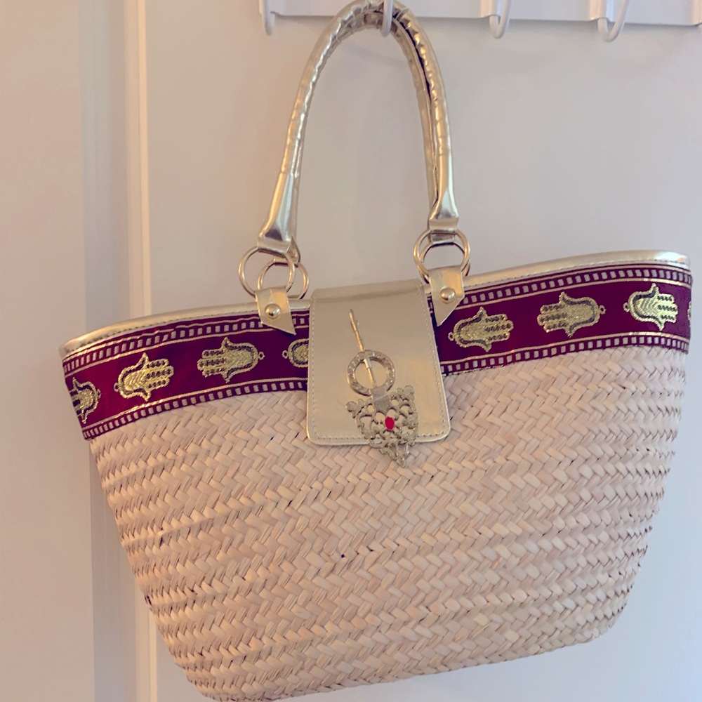 Ethnic straw handbag/ Couffin en paille ethnique